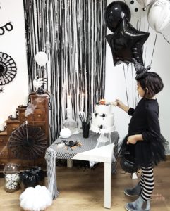 Halloboo party inspiración para halloween fiestas y productos para fiestas temáticas en barcelona para familias únicas Wonder Party Bcn DIY para fiesta de halooween disfrcaes para niños bruja disfraz de bruja para halooween